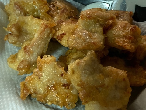 少なめのごま油で揚げるわがやの唐揚げ♬